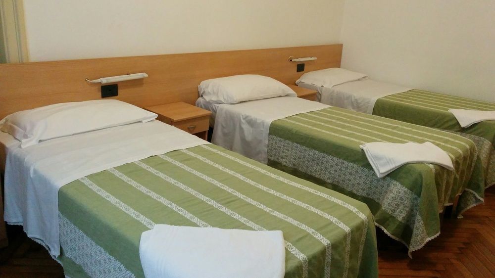Adam'S House Hostel Milan Exterior photo